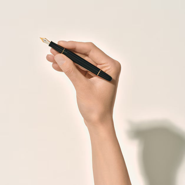 Pluma estilográfica Montblanc Meisterstück punta Classique recubierta de oro M 132464