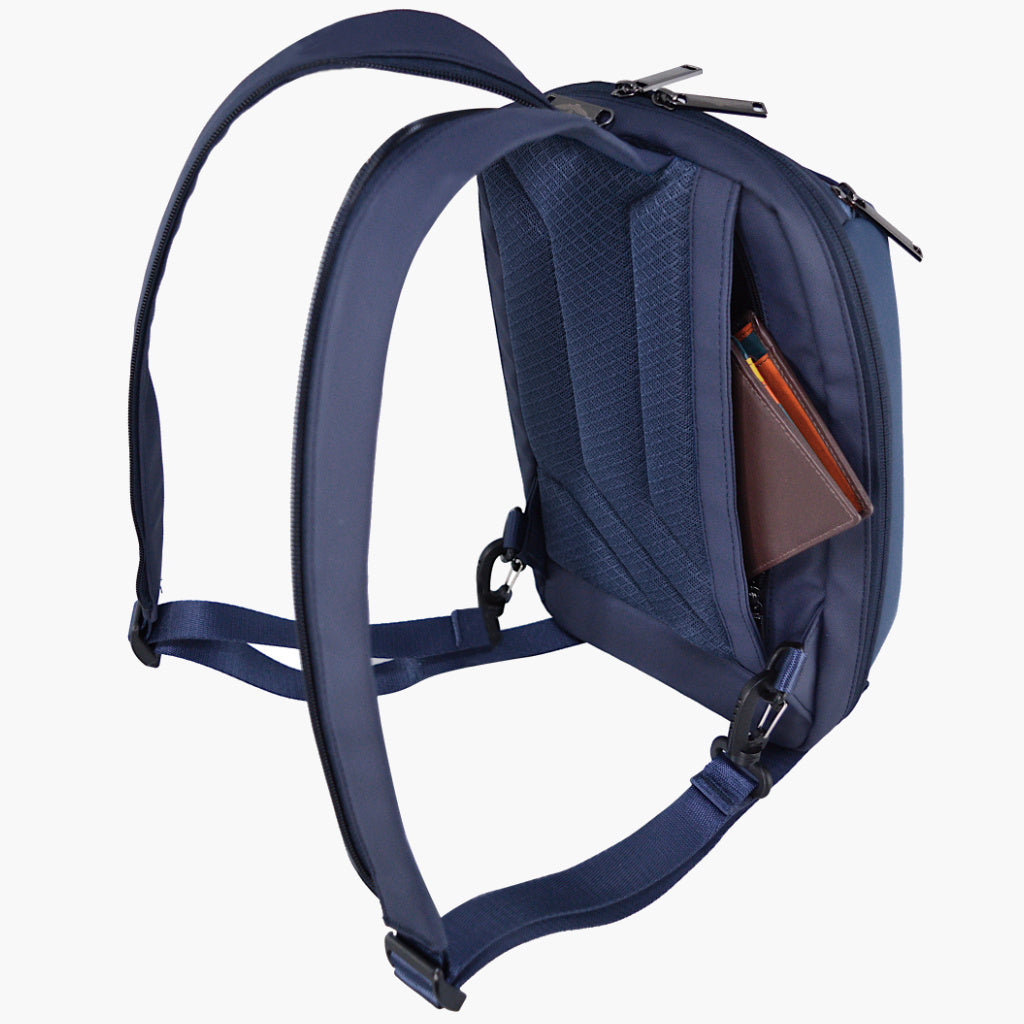 Aeronautica Militare One Shoulder Tablet Holder Helix AM483-BL linje