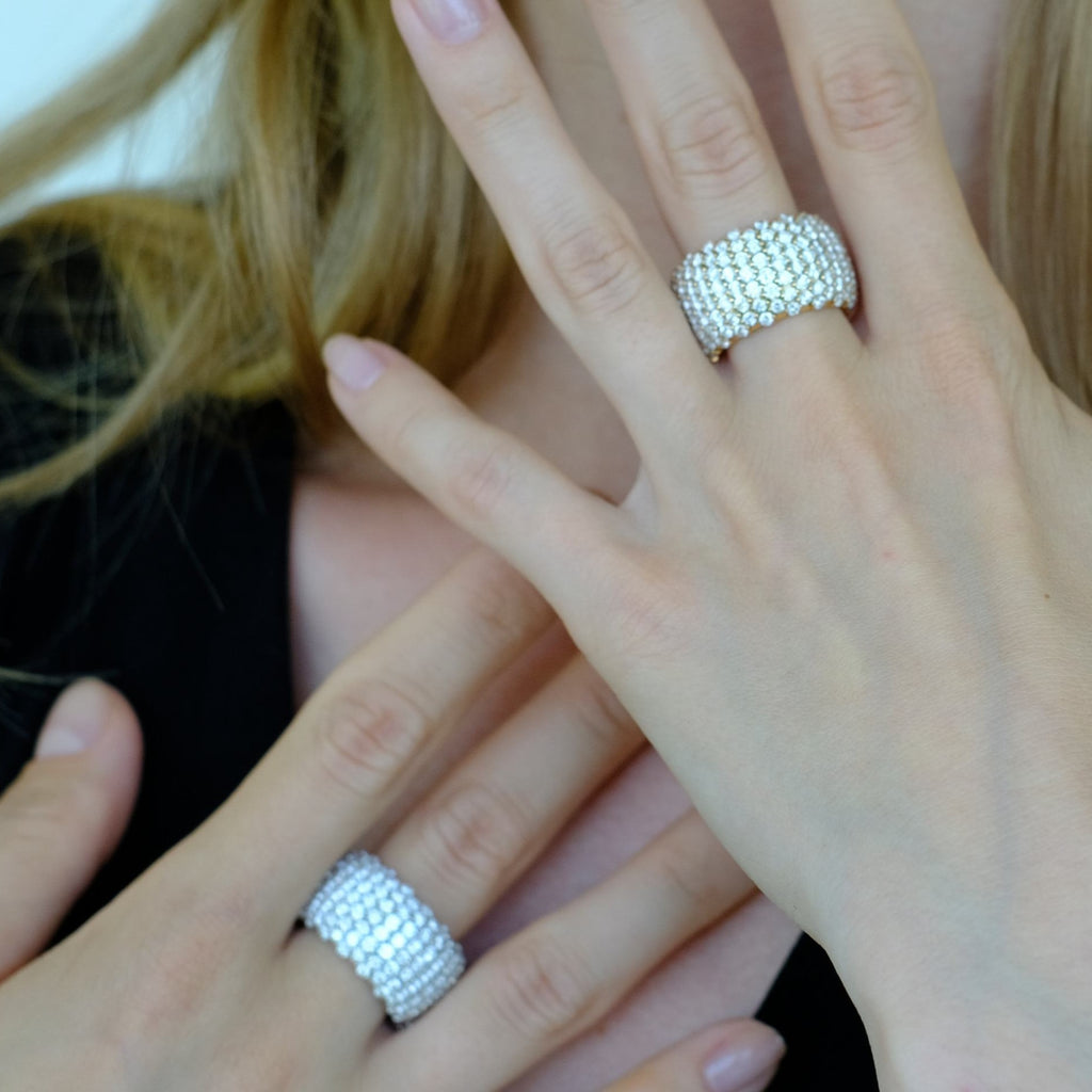 Zydo anello elastico largo con cupola di diamanti oro giallo 57617