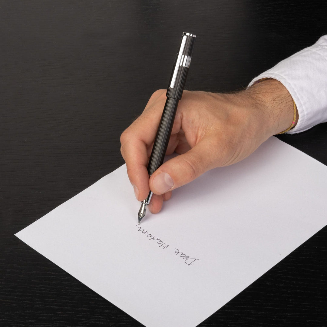 Hugo Boss Penna stilografica Gear Pinstripe Nero / Cromo HSV2852A