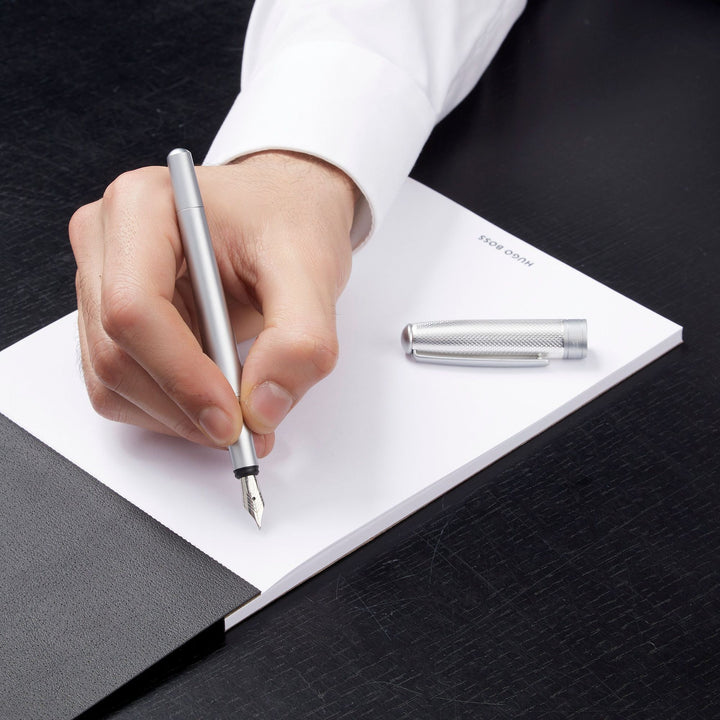 Hugo Boss Essential Metal Silver töltőtoll HSY4872C