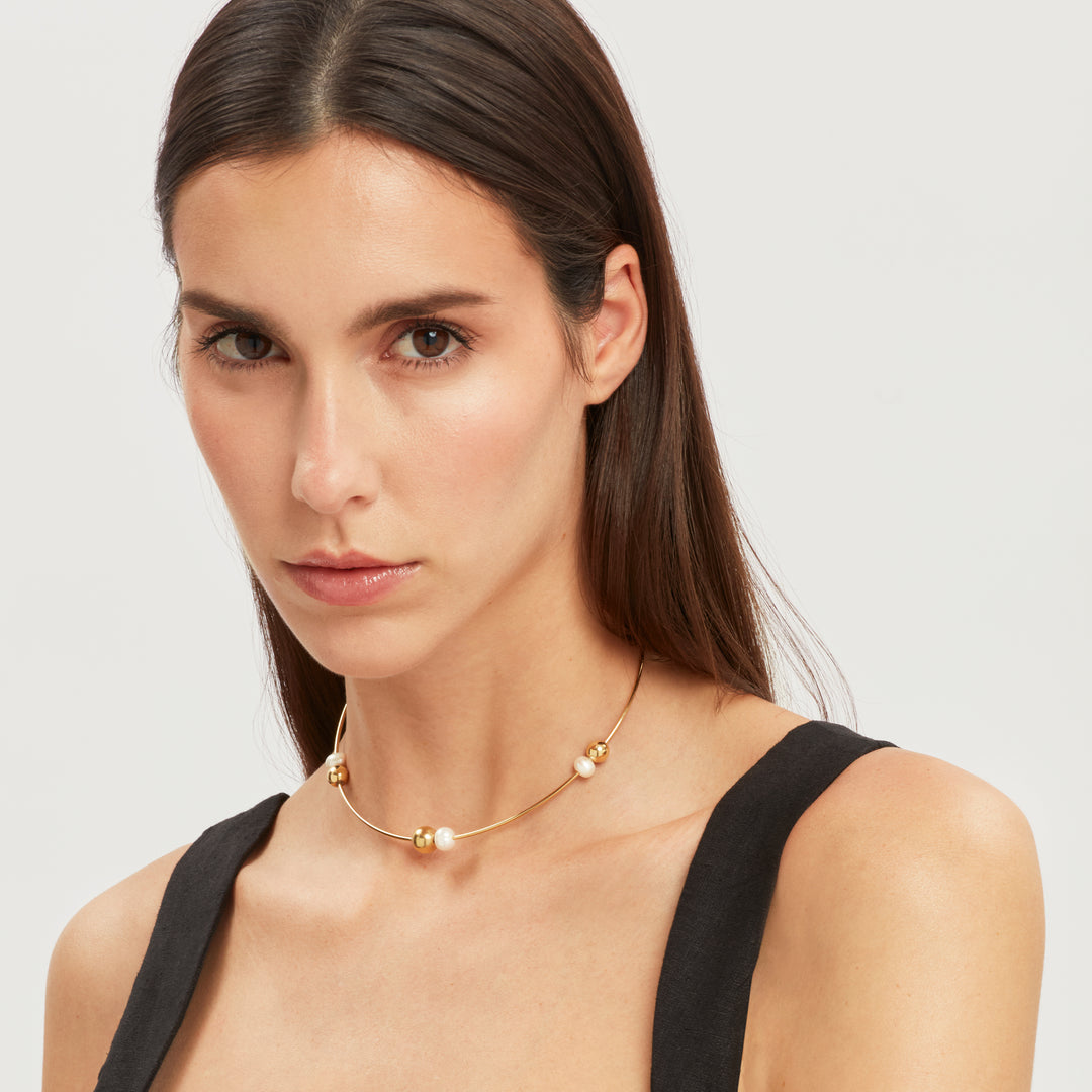 Colar Breil Bubble rígido em aço com acabamento IP dourado e pérolas TJ3777