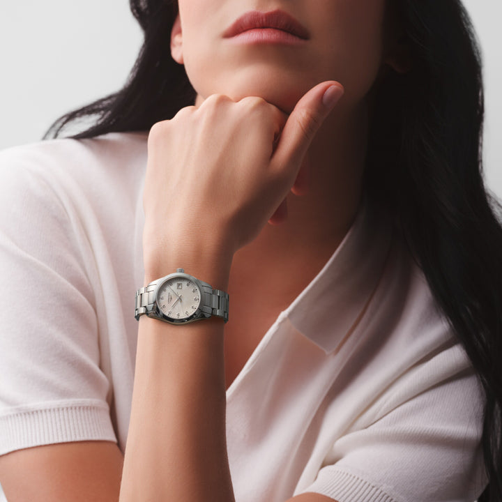 Longines Conquest Classic ur 29mm perlemor diamanter kvartsstål L2.286.4.87.6