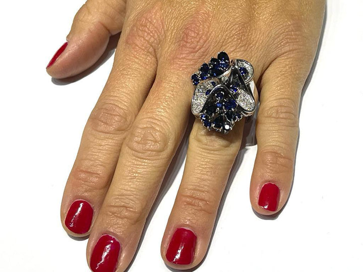 Capodagli anello Fiore oro 18kt diamanti e zaffiri 0005AG - Capodagli 1937