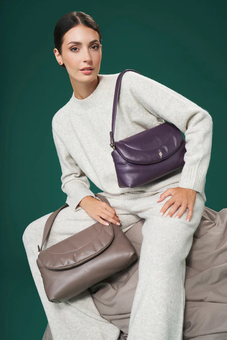 Bolsa feminina pequena DUDU em couro macio, bolsa de ombro acolchoada, bolsa acolchoada com alça de ombro removível e aba