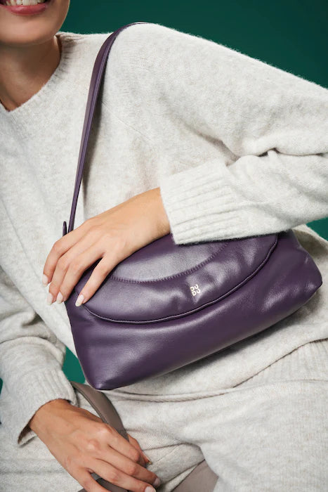 Bolsa feminina pequena DUDU em couro macio, bolsa de ombro acolchoada, bolsa acolchoada com alça de ombro removível e aba
