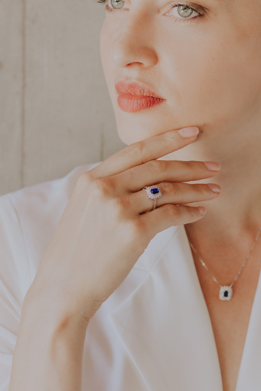 Comete-Goldring mit Diamanten und achteckigem Saphir ANB 2623