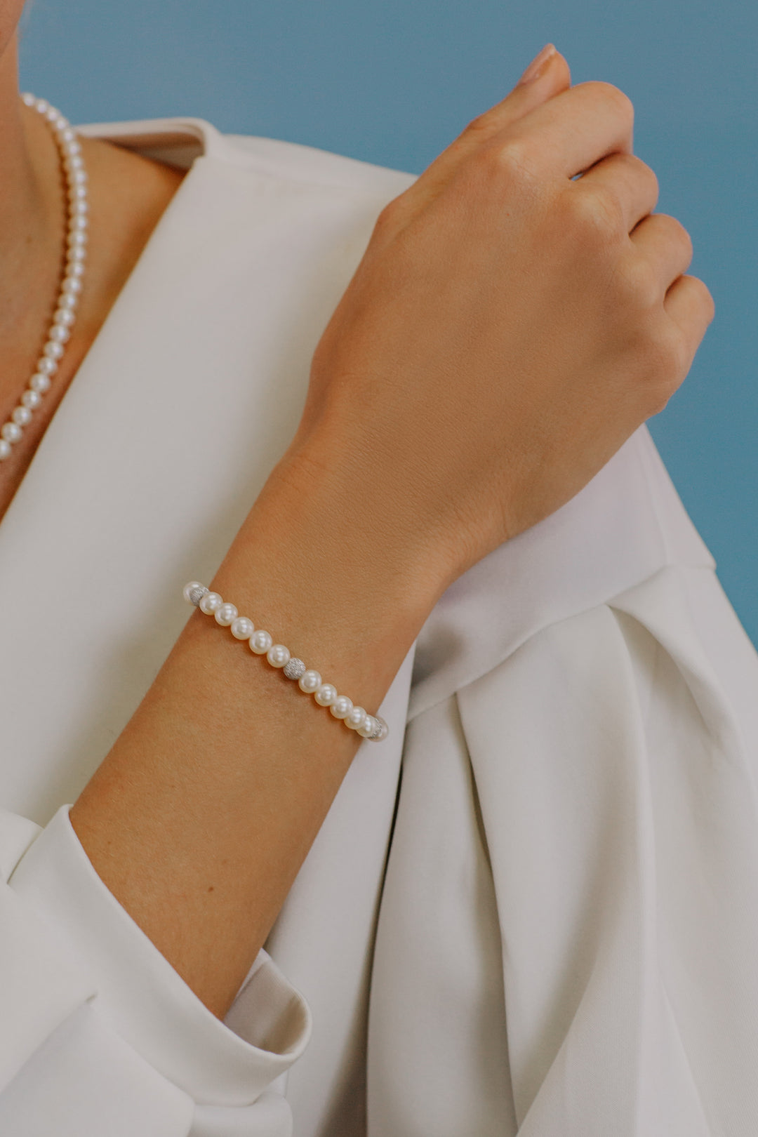 Pulseira Comete com Pérolas de Água Doce em Esferas de Ouro e Diamante BRQ193B