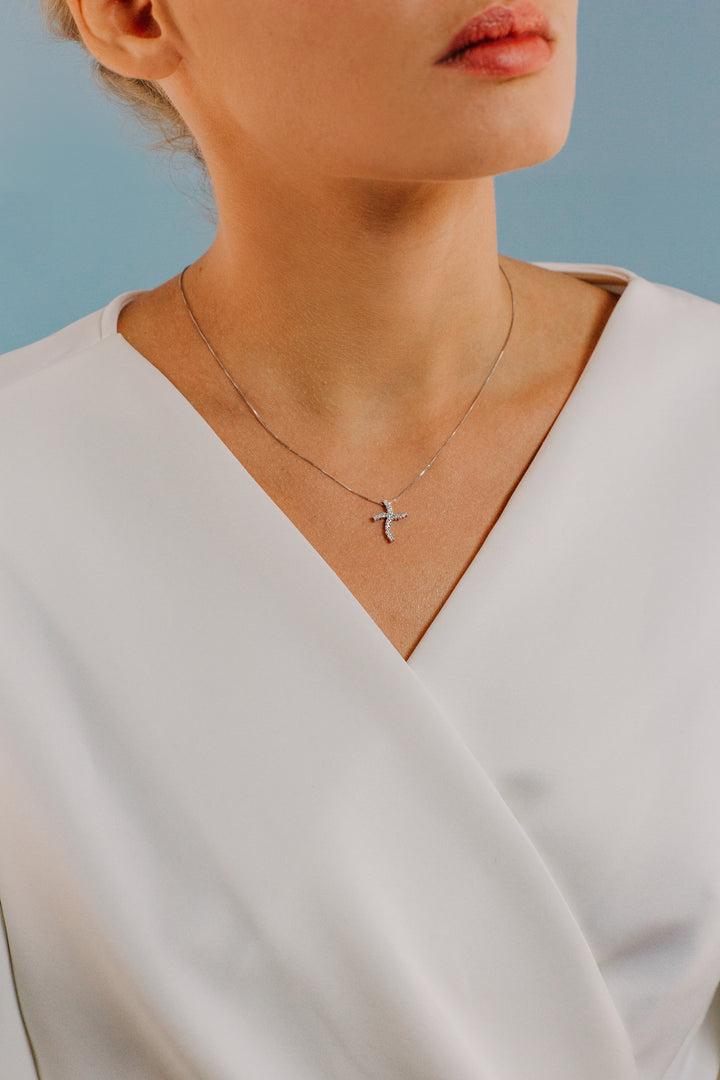Colar Comete Wave Cross em ouro rosa e diamantes GLB1528