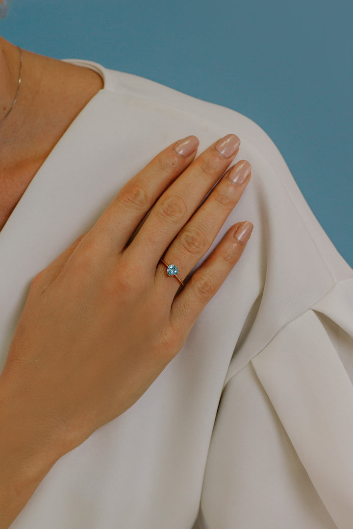Comete Ring i rosa guld og hjerteformet blå topas ANB2544