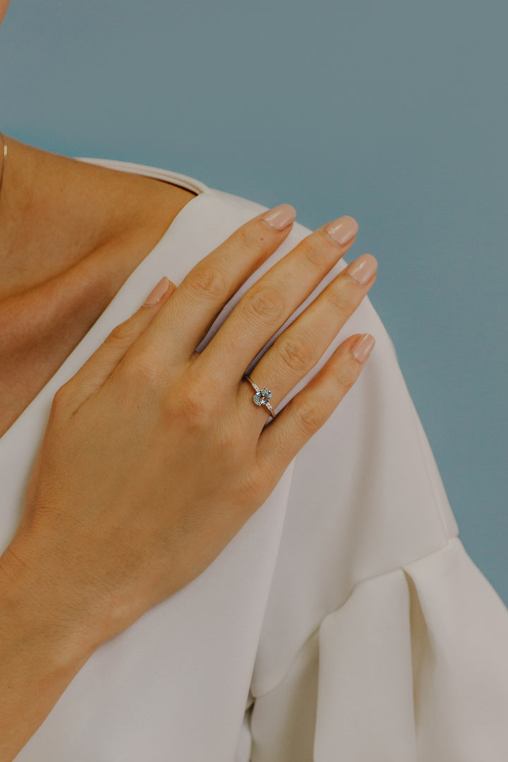 Comete guldring med diamanter og oval akvamarin ANQ296