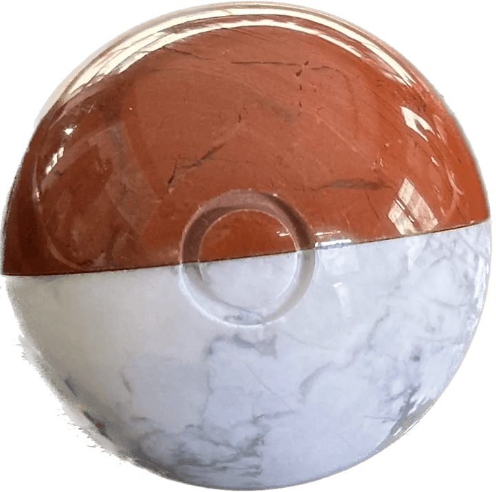 Poké Ball en jaspe rouge naturel et pierre howlite - Capodagli 1937