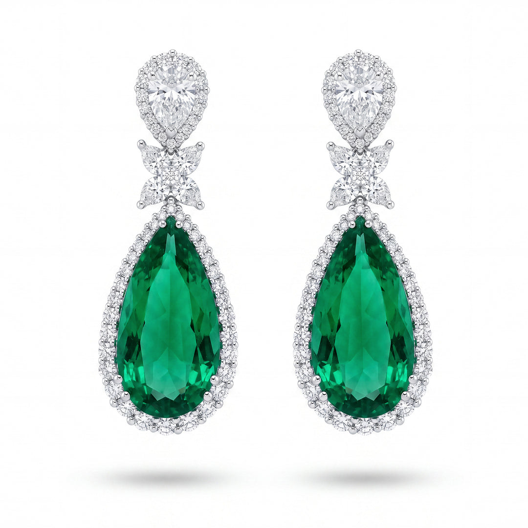 Pendientes colgantes con esmeraldas y diamantes de World Diamond Group OPU301DISM-26085110157
