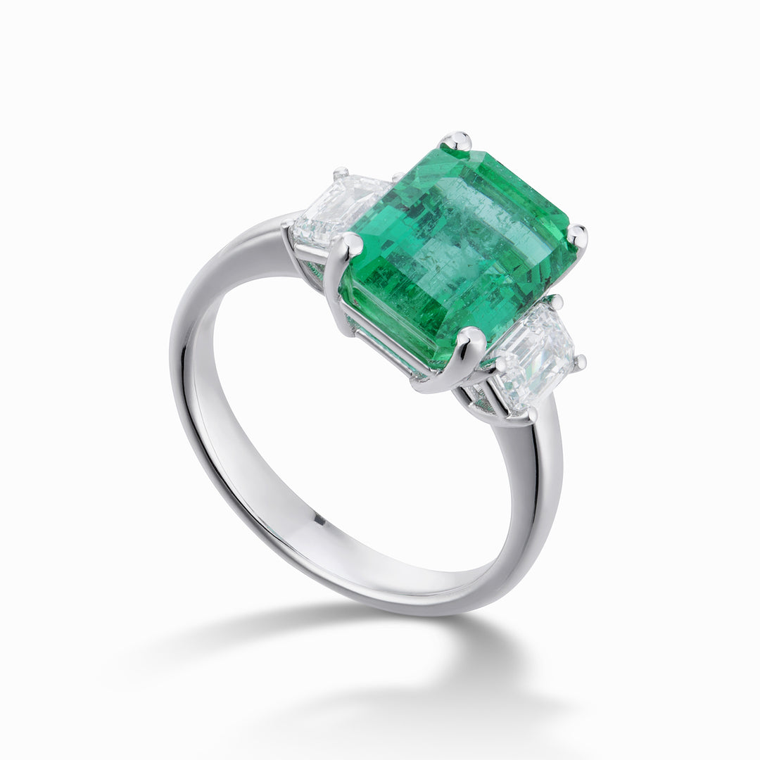 World Diamond Group ottekantet smaragd ring 11x8 og lat størrelse. smaragd ACLEM010DISM811-23171110069