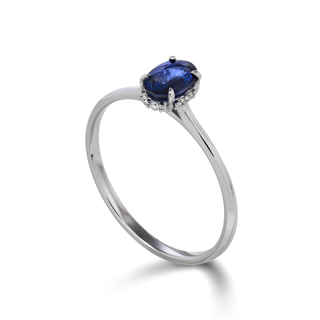 Mikiko un saphir ovale 18 carats 5x4 rafraîchi serti de diamants MA5218O4ZFD