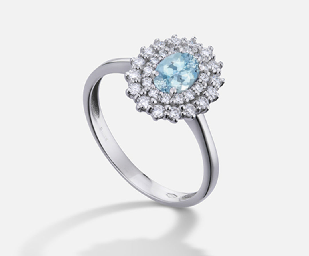 Mikiko, ein 18 Karat ovaler Aquamarin, 6 x 4 ct. 0,30 Durchmesser, ct. 0,37 MA5116O4AM