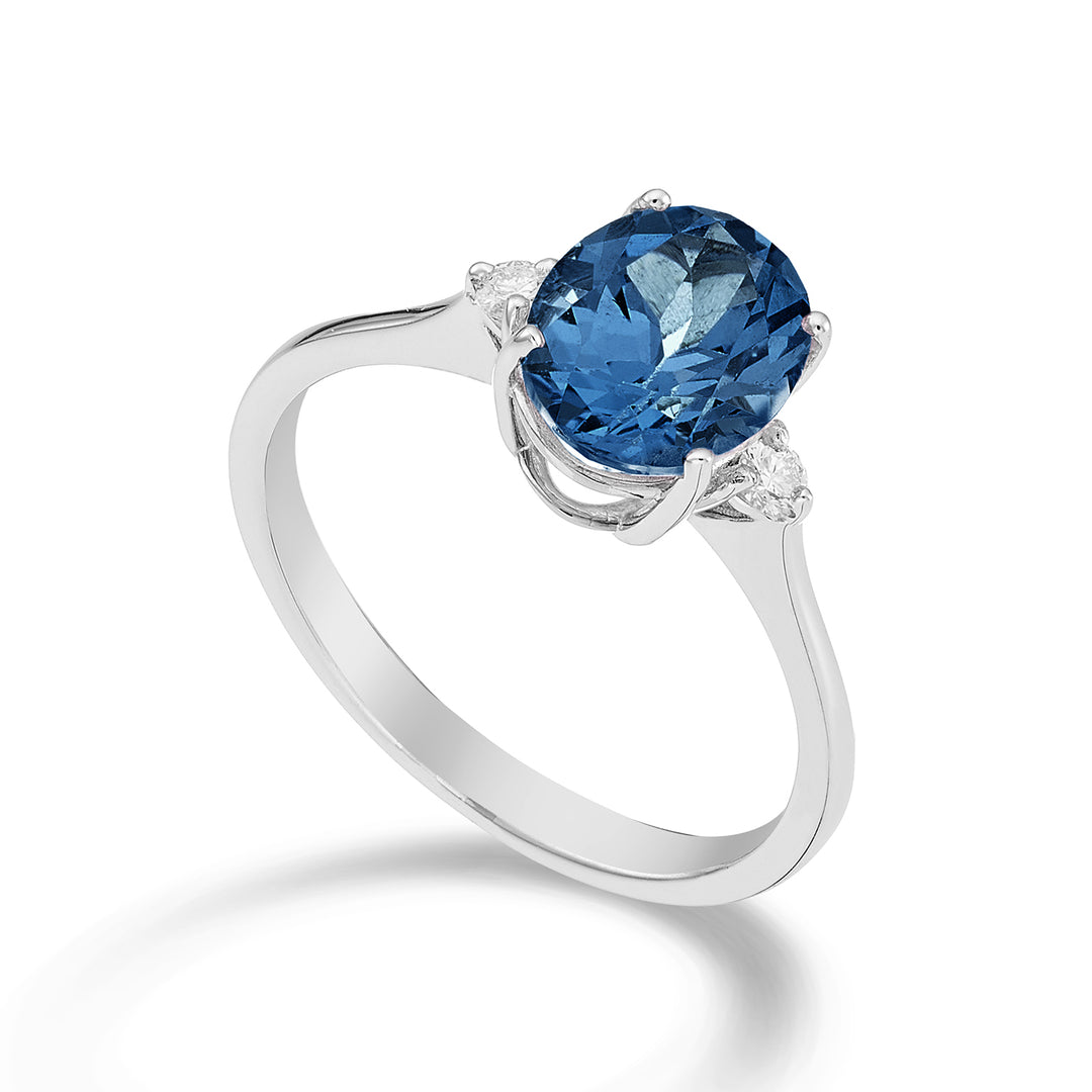 Mikiko, ein ovaler Londoner Blautopas aus 18 Karat, 7x9 ct.2,00 Durchm. 0,08 ct MA5143O4TPBL