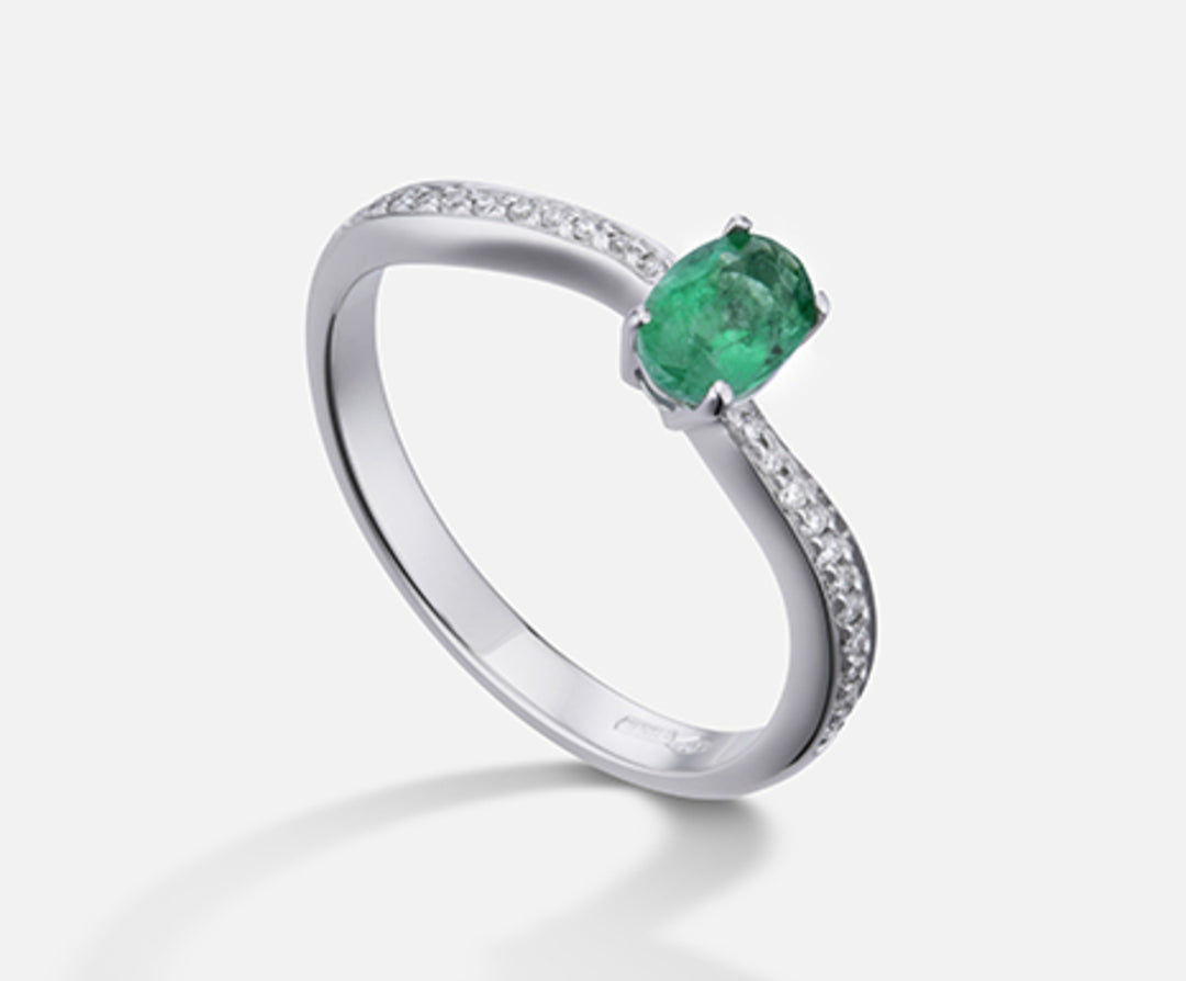 Mikiko 18k smaragd n. ovál 6x4 ct.0,42 pr. 0,10 ct MA5108O4SMN042