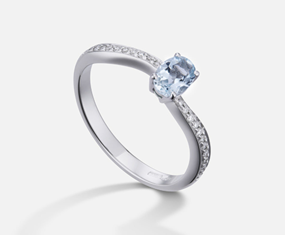 Mikiko an 18k oval aquamarine 6x4 ct.0,30 diam. 0.10 ct MA5108O4AM