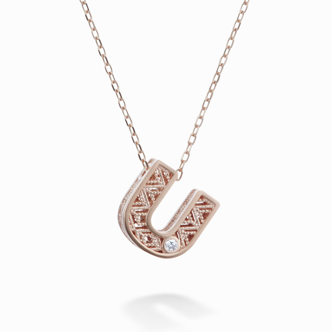 Mikiko cl 18k letter u ροζ χρυσό διάστ. ct.0,01 MDLETUO3