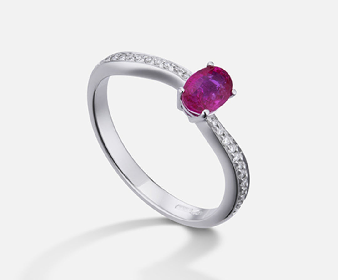 Mikiko an 18k ruby ​​n. oval 6x4 ct.0.62 diam. ct. 0.10 MA5108O4RBN062