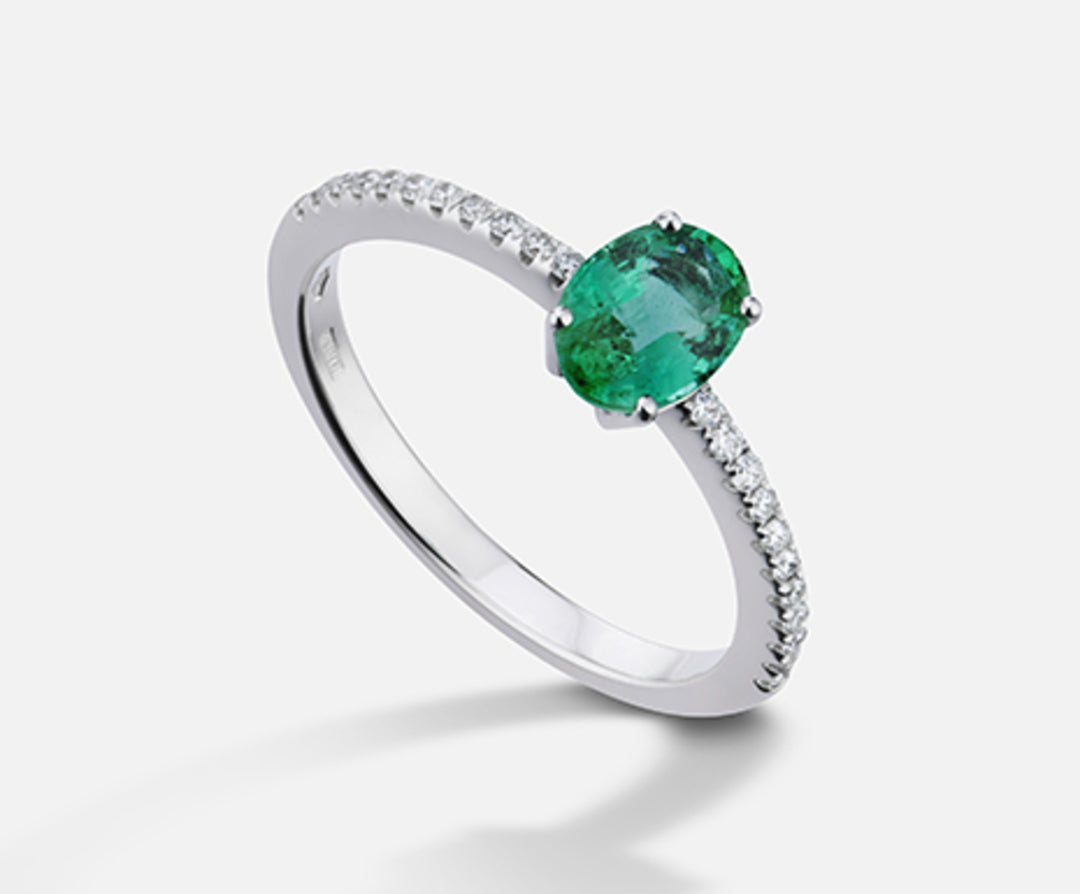 Mikiko 18k oválný smaragd 7x5 ct.0,60 pr. ct.0.13 MA5104O4BE