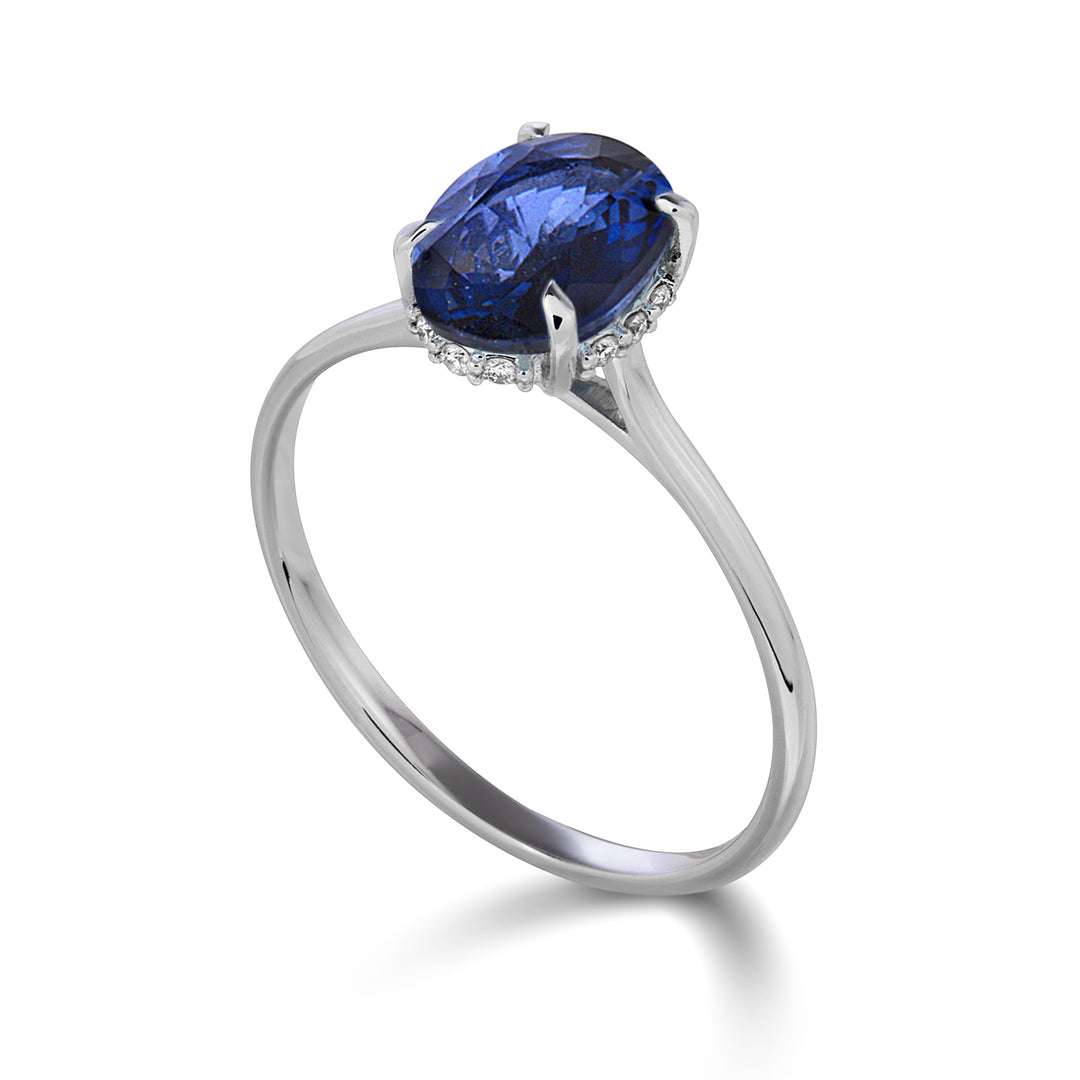 Nihama, uma atualização de safira oval 18k 8x6 cravejada com diamantes NA5220O4ZFR