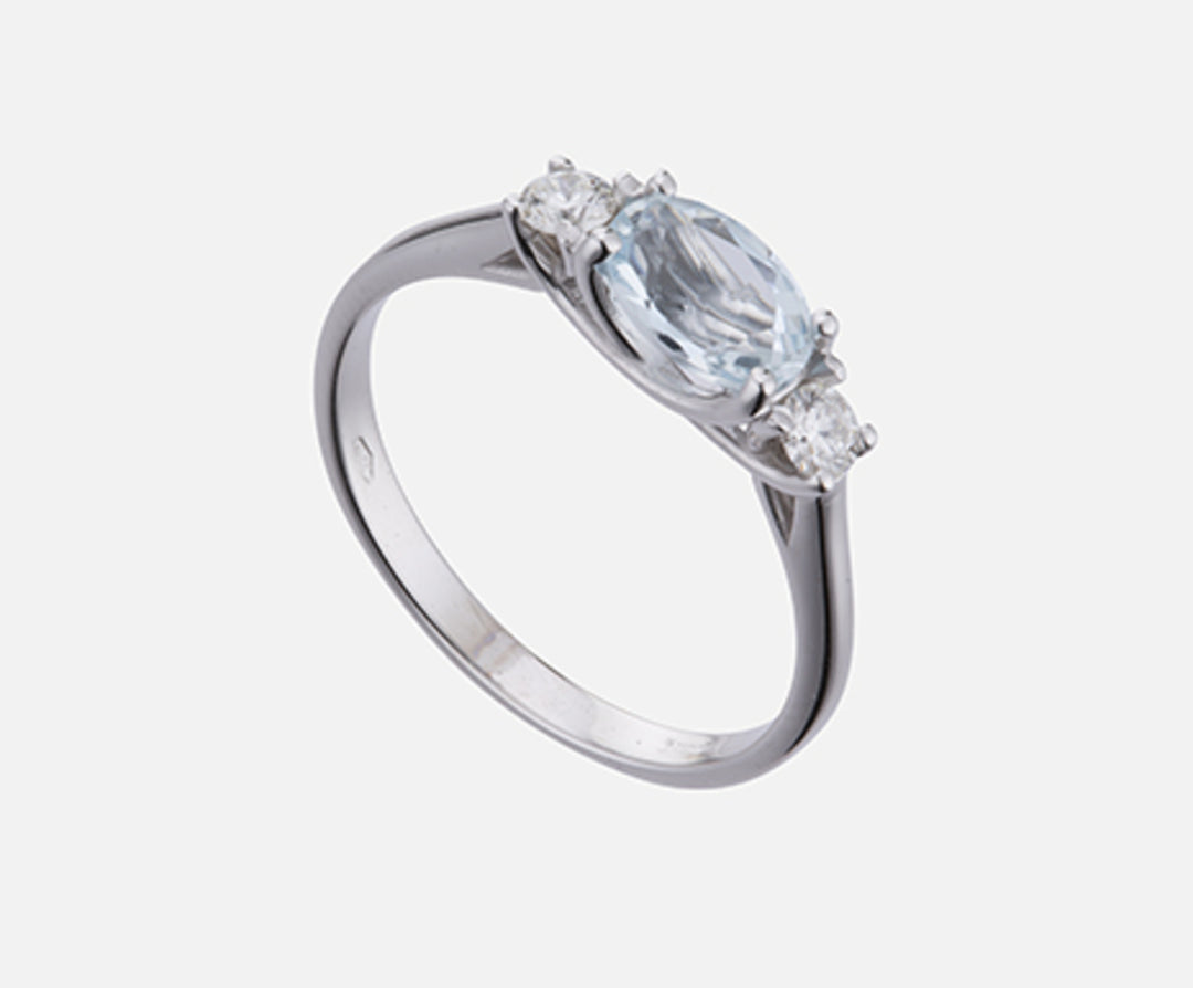 Mikiko an 18k oval aquamarine 7x5 ct.0.50 dia ct.0.16 MA5113O4AM