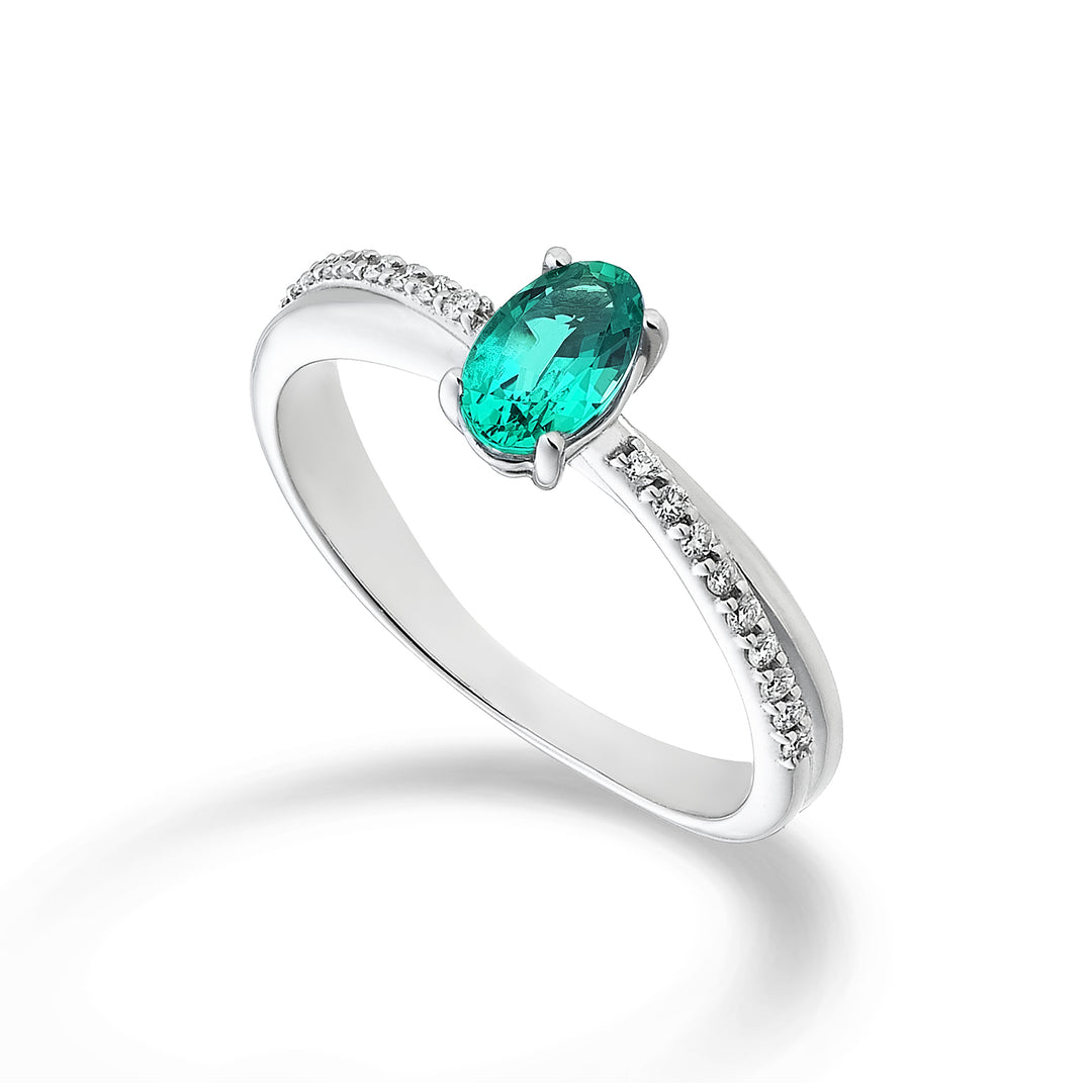Mikiko en 18k oval smaragd 6x4 ct.0,30 diam. ct.0.07 MA5103O4BE