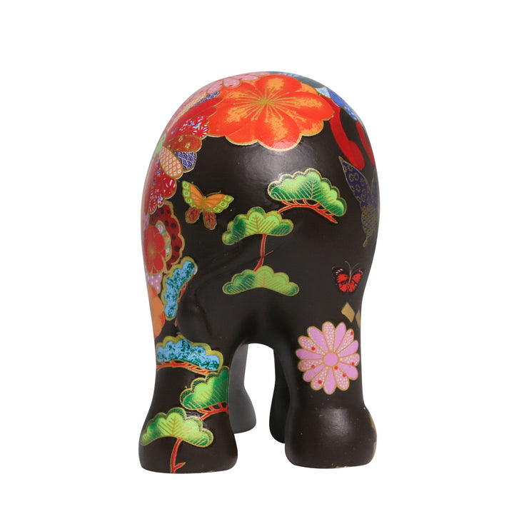 Elephant Parade elephant Happy Kiku 15cm Limited Edition kirjoittanut Chris Chun UK National Tour 2013 HAPPY KIKU 15