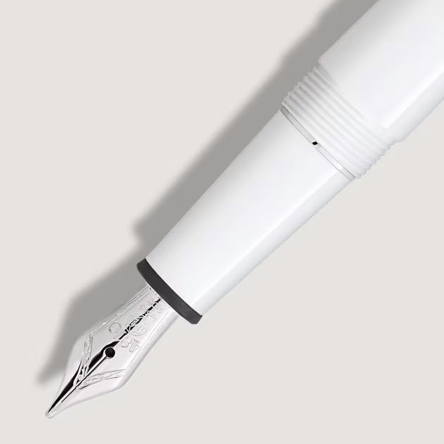 Pluma estilográfica Montblanc Meisterstück Classique punta blanca M 137120