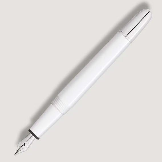 Pluma estilográfica Montblanc Meisterstück Classique punta blanca M 137120
