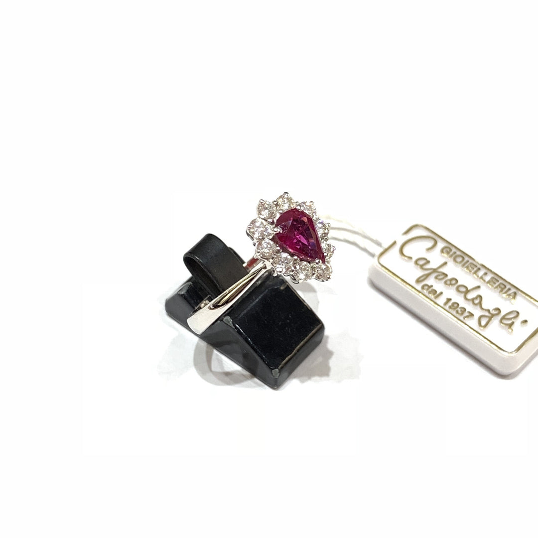 Capodagli 18kt white gold ring, 0.77ct teardrop ruby ​​and diamonds - Capodagli Jewelery