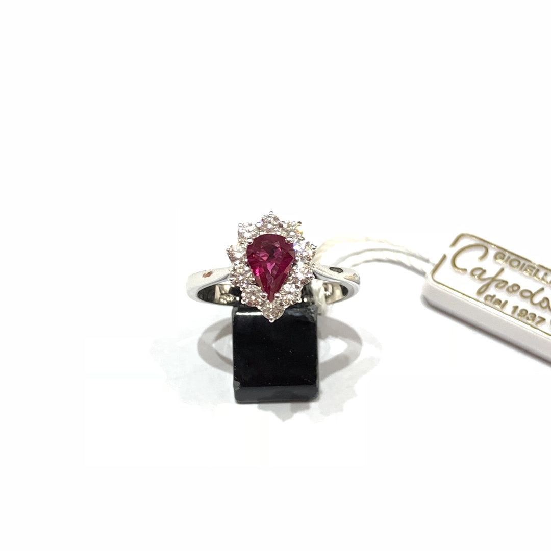 Capodagli 18kt white gold ring, 0.77ct teardrop ruby ​​and diamonds - Capodagli Jewelery