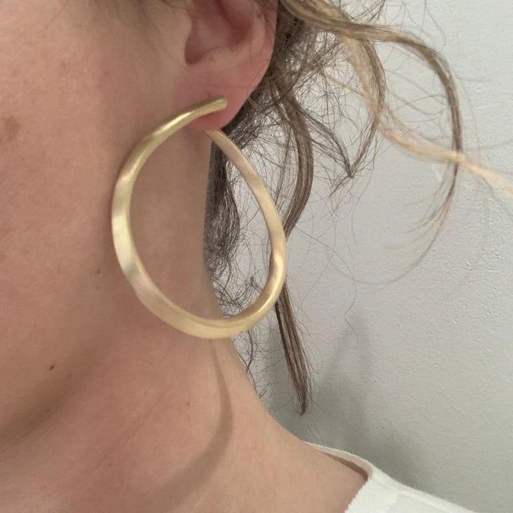 Capodagli Goccia Grande hoop øreringe 925 sølv PVD satin gul guld finish CPD-ORE-ARG-0001-GS - Capodagli 1937