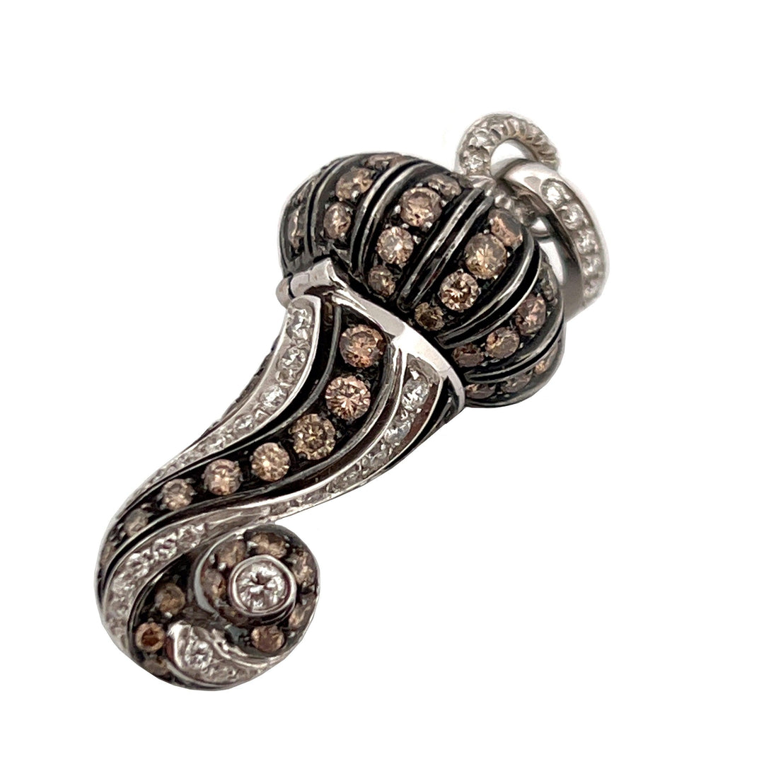 Pingente Chantecler Horn em ouro branco 18kt, diamantes brancos e marrons CH 21122 - Capodagli 1937
