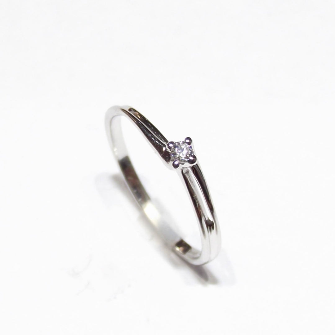 Davite & Delucchi solitärring 18 karat guld AA03139 - Capodagli Jewellery