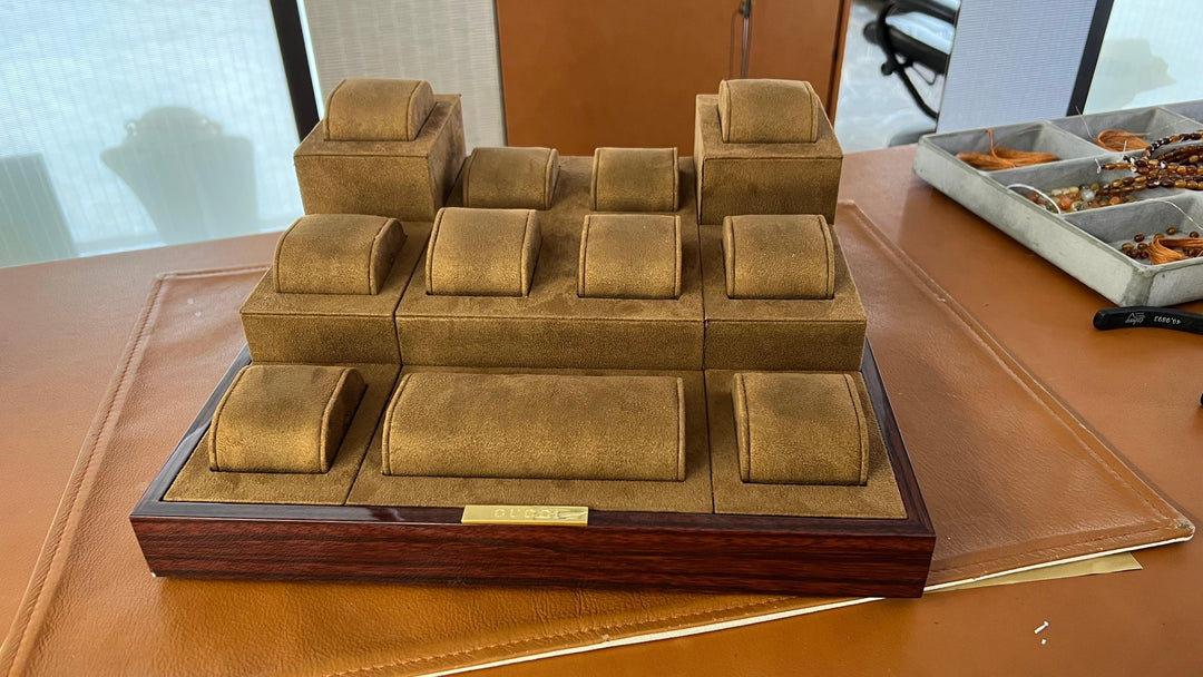 Gucci modulaarinen kellonäyttö lakatulla puutarjottimella - Capodagli 1937