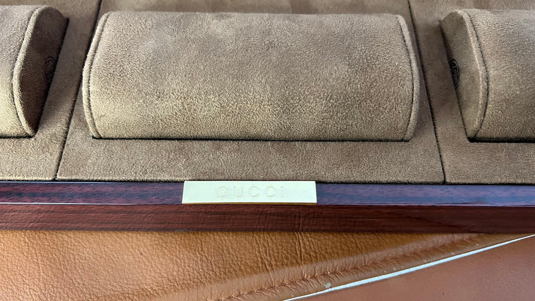 Gucci modulaarinen kellonäyttö lakatulla puutarjottimella - Capodagli 1937