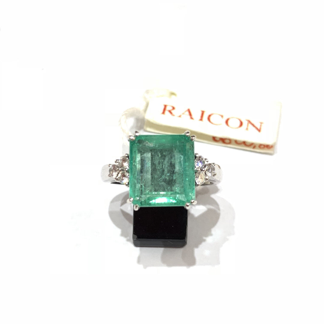 RAICON-RING Smaragd aus Weißgold mit 5,22 Karat und Diamanten mit 0,30 Karat – Capodagli-Schmuck